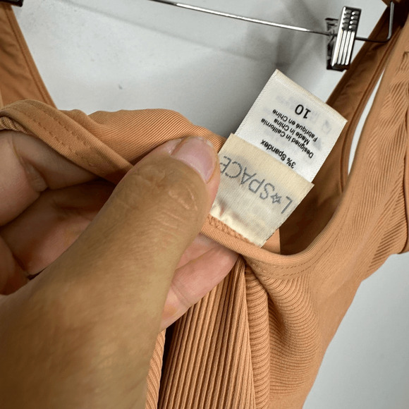 L*SPACE Float On One Piece Swimsuit Tan ribbed scoop neck womens US 10 - Picture 5 of 6